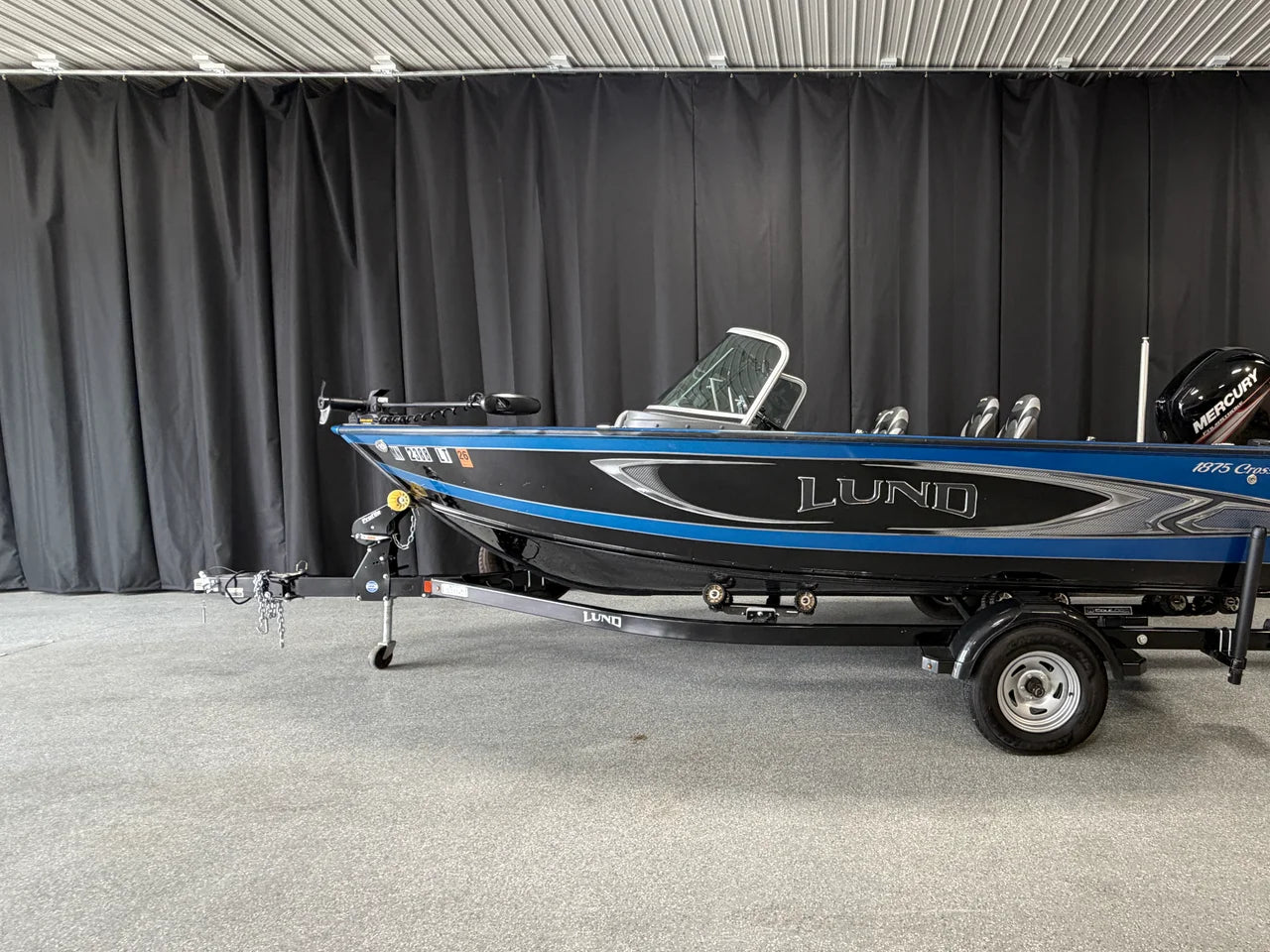 2017 Lund 1875 CROSSOVER XS 18.0 feet, Nisswa, Minnesota #1