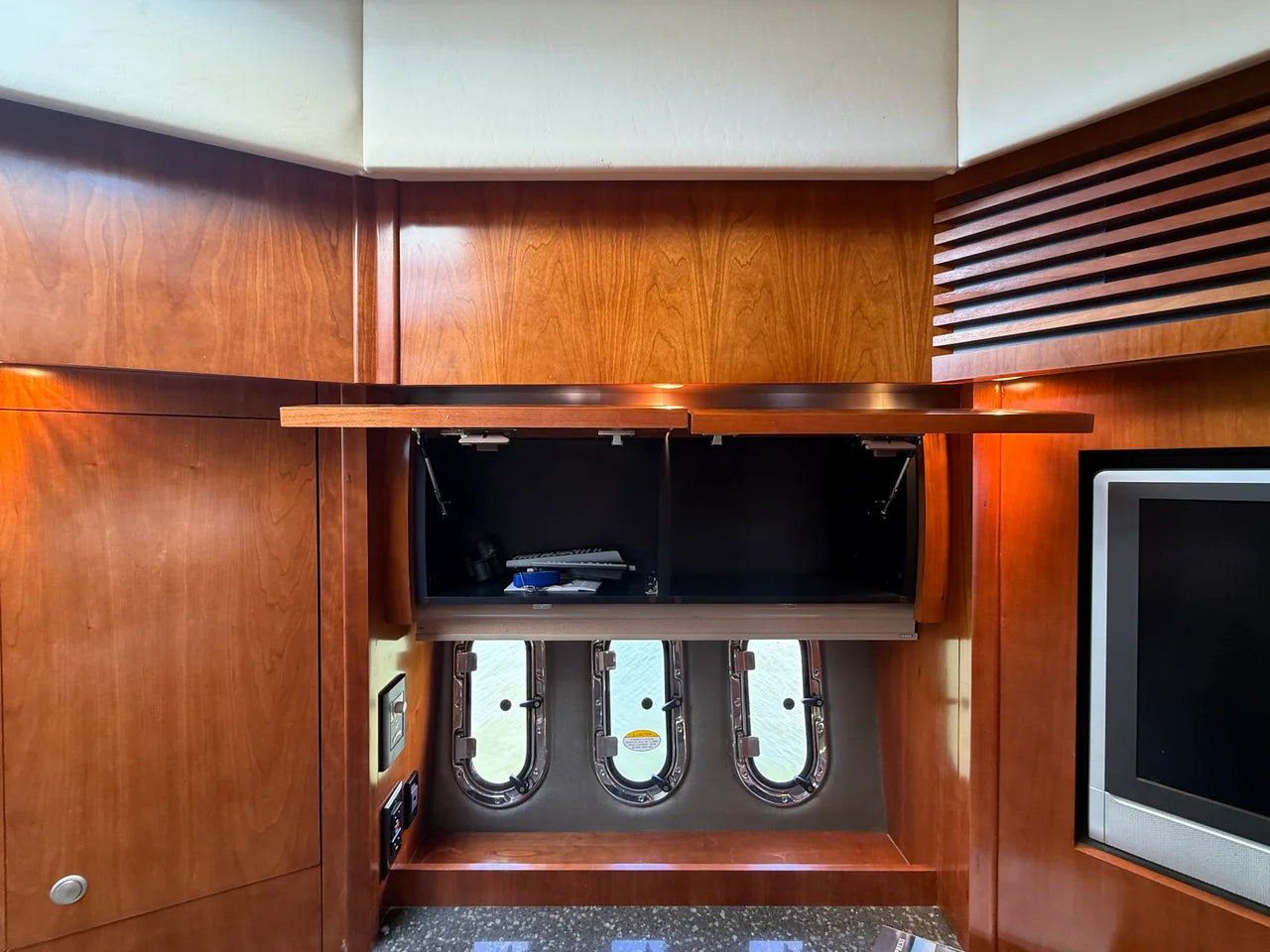 2007 Cruisers Yachts 420 EXPRESS 42.0 feet, Lewisville, TX #47