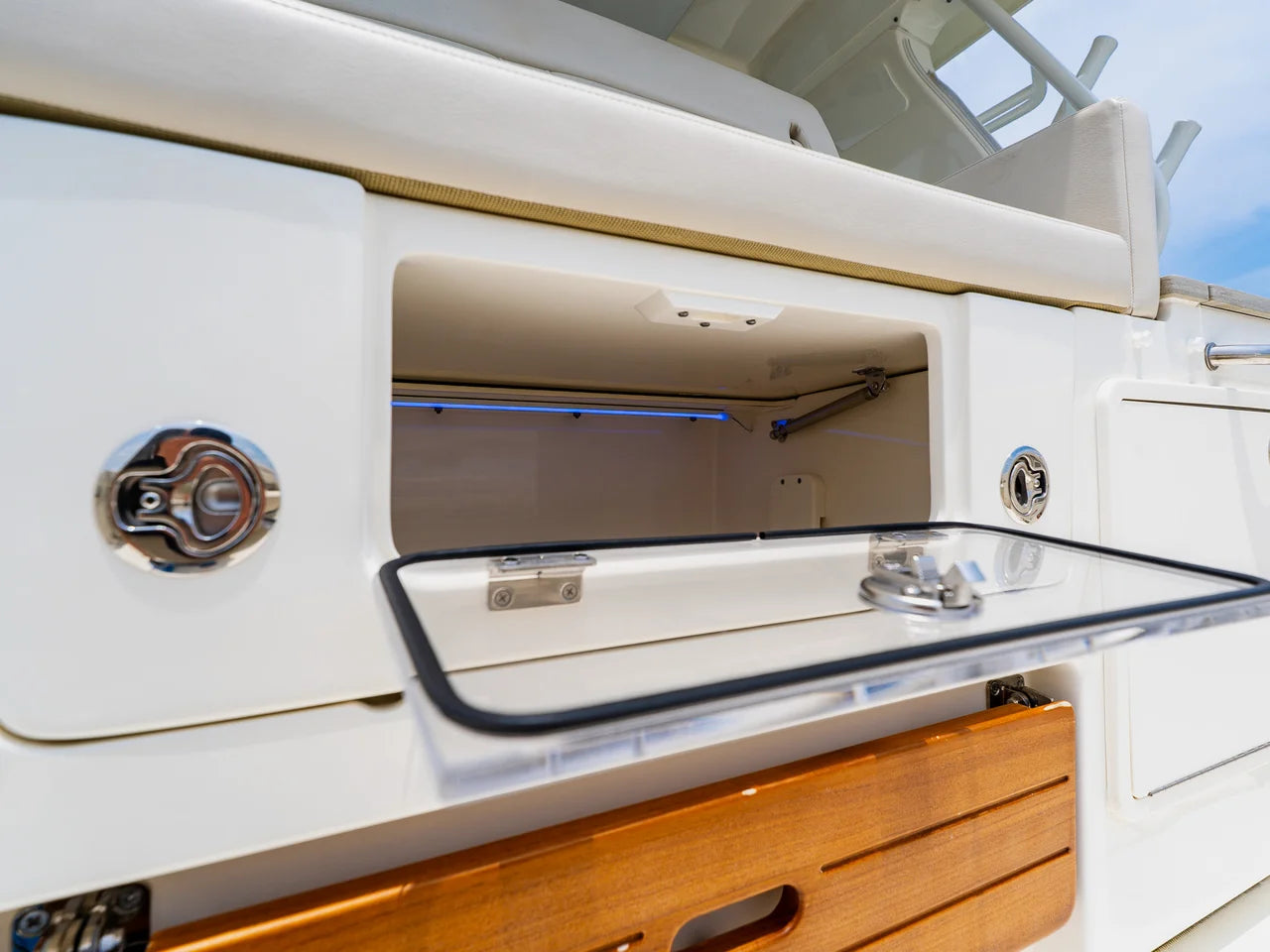 2023 Boston Whaler 350 Realm 35.0 feet, Clearwater, Florida #75
