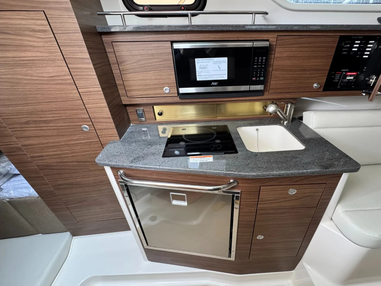 2026 Boston Whaler 325 Conquest 32.0 feet, Huntington, NY #36