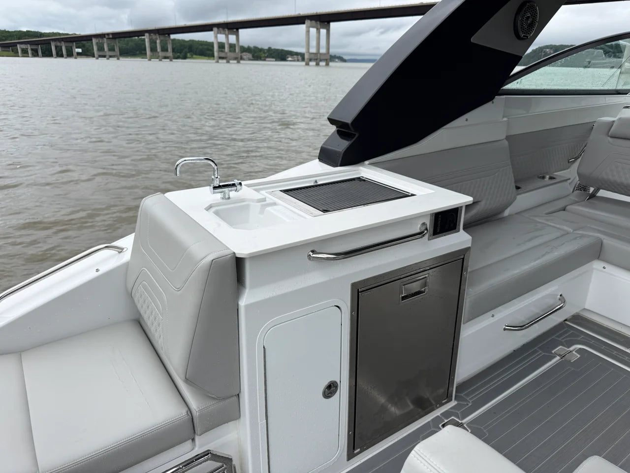 2026 Cruisers Yachts 34 GLS Outboard 34.0 feet, Lake Ozark, MO #14