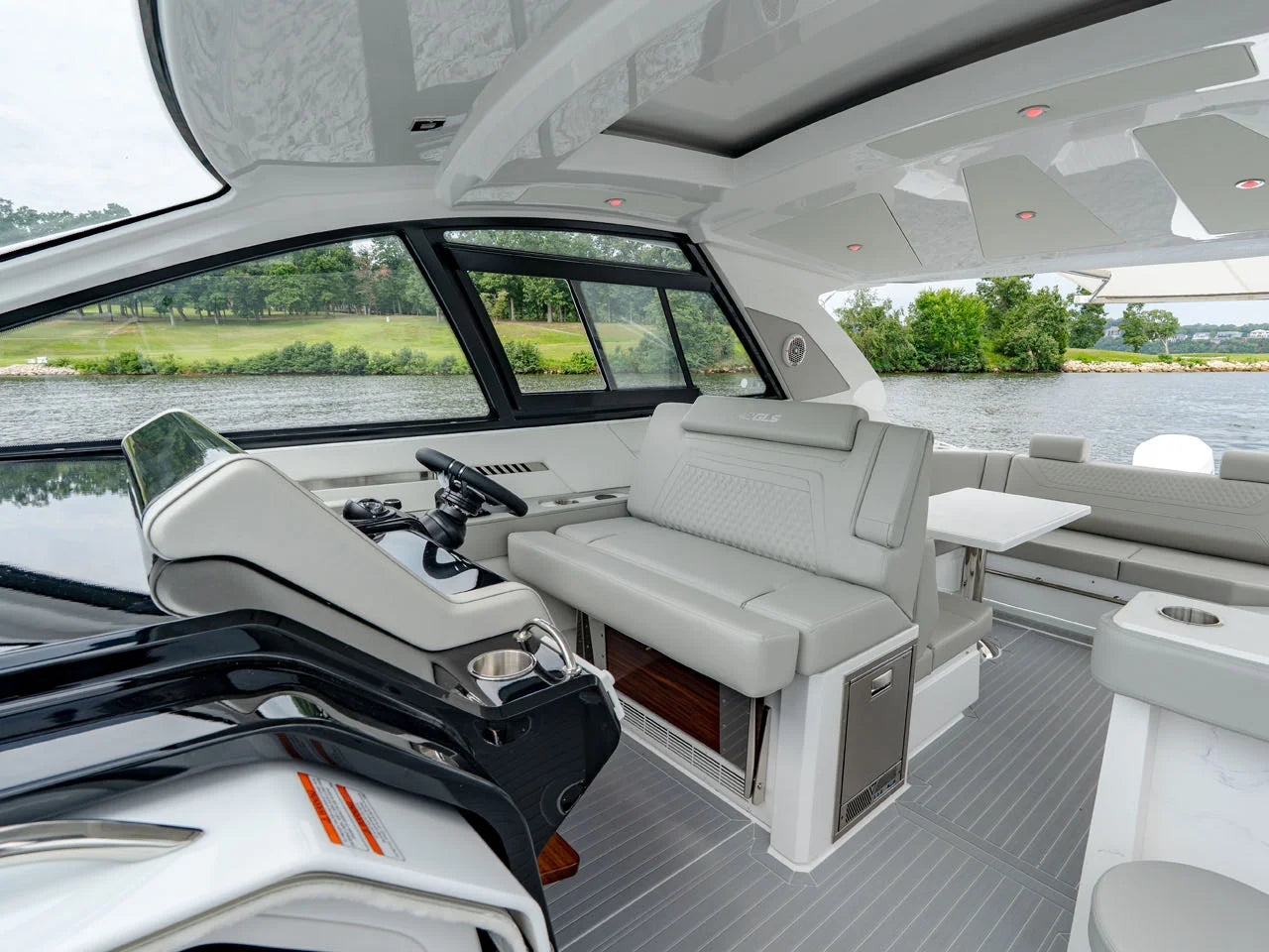 2027 Cruisers Yachts 42 GLS Outboard 42.0 feet, Lake Ozark, MO #33