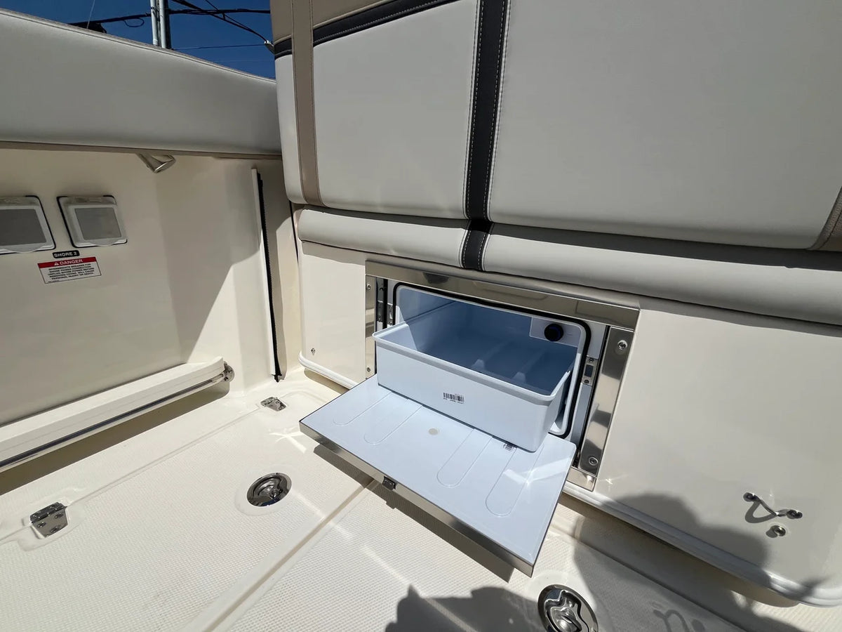 2026 Boston Whaler 330 Vantage 33.0 feet, Westbrook, Connecticut #12