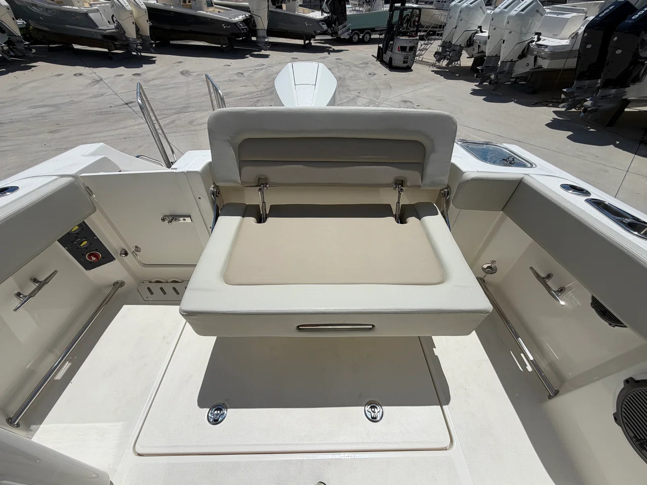 2027 Boston Whaler 240 Vantage 24.0 feet, Stuart, Florida #19