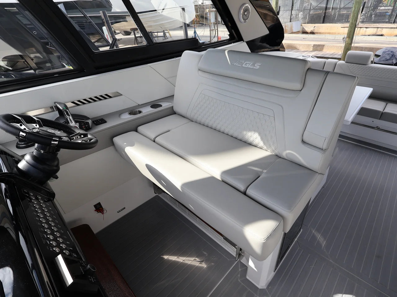 2026 Cruisers Yachts 42 GLS Outboard 42.0 feet, Naples, Florida #23