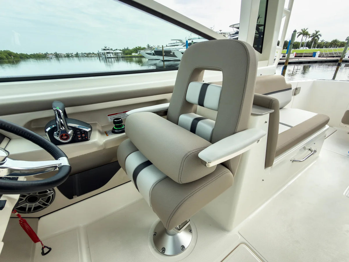 2027 Boston Whaler 330 Vantage 33.0 feet, Fort Myers, FL #18