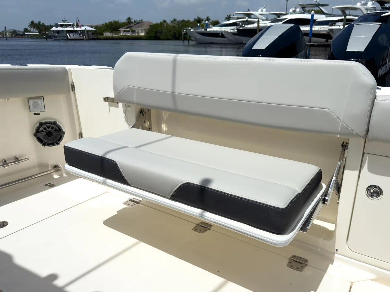 2026 Boston Whaler 330 Outrage 33.0 feet, Fort Myers, Florida #8