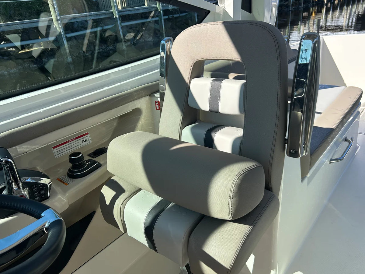 2027 Boston Whaler 330 Vantage 33.0 feet, Pensacola, Florida #21
