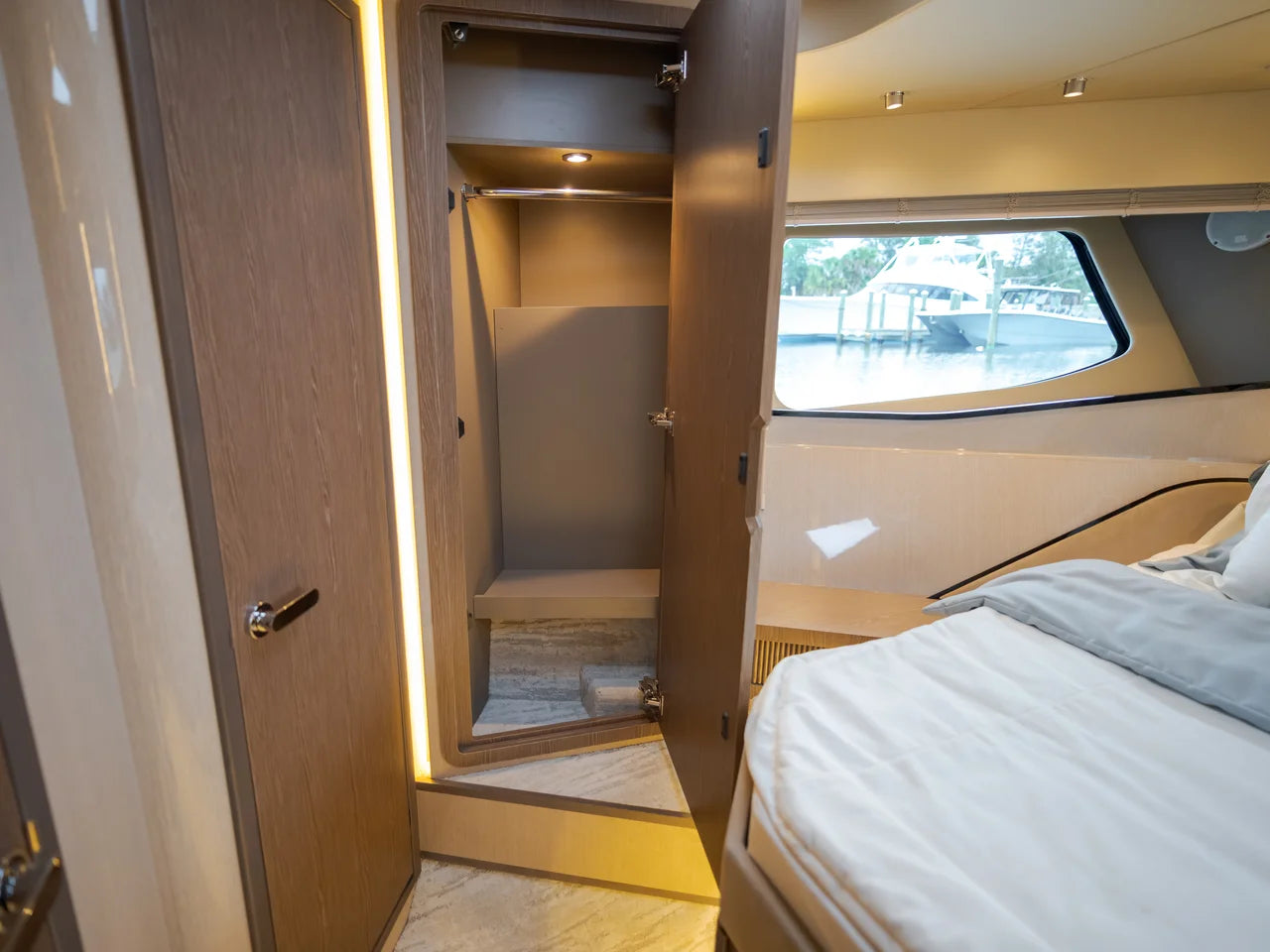 2026 Cruisers Yachts 57 FLY 57.0 feet, Panama City, FL #86