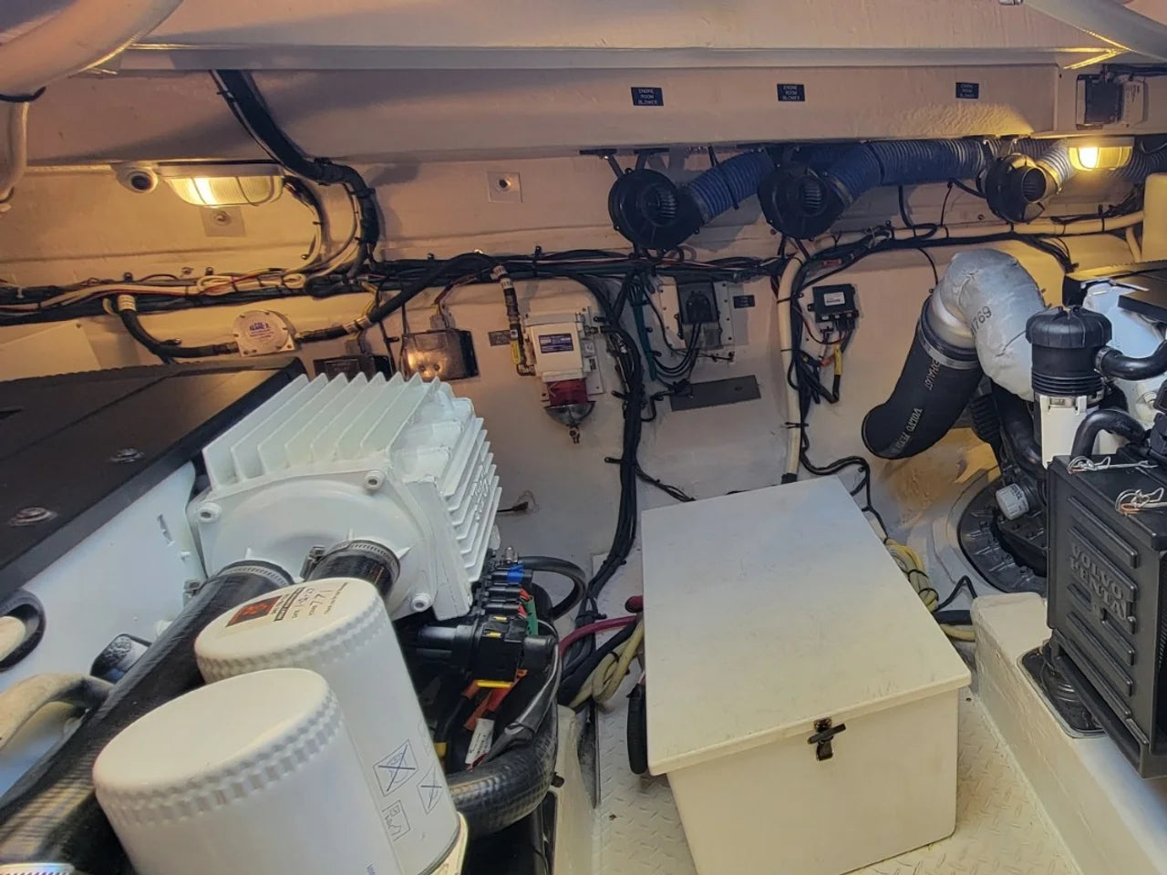 2015 Cruisers Yachts 41 CANTIUS 42.0 feet, Venice, Florida #40