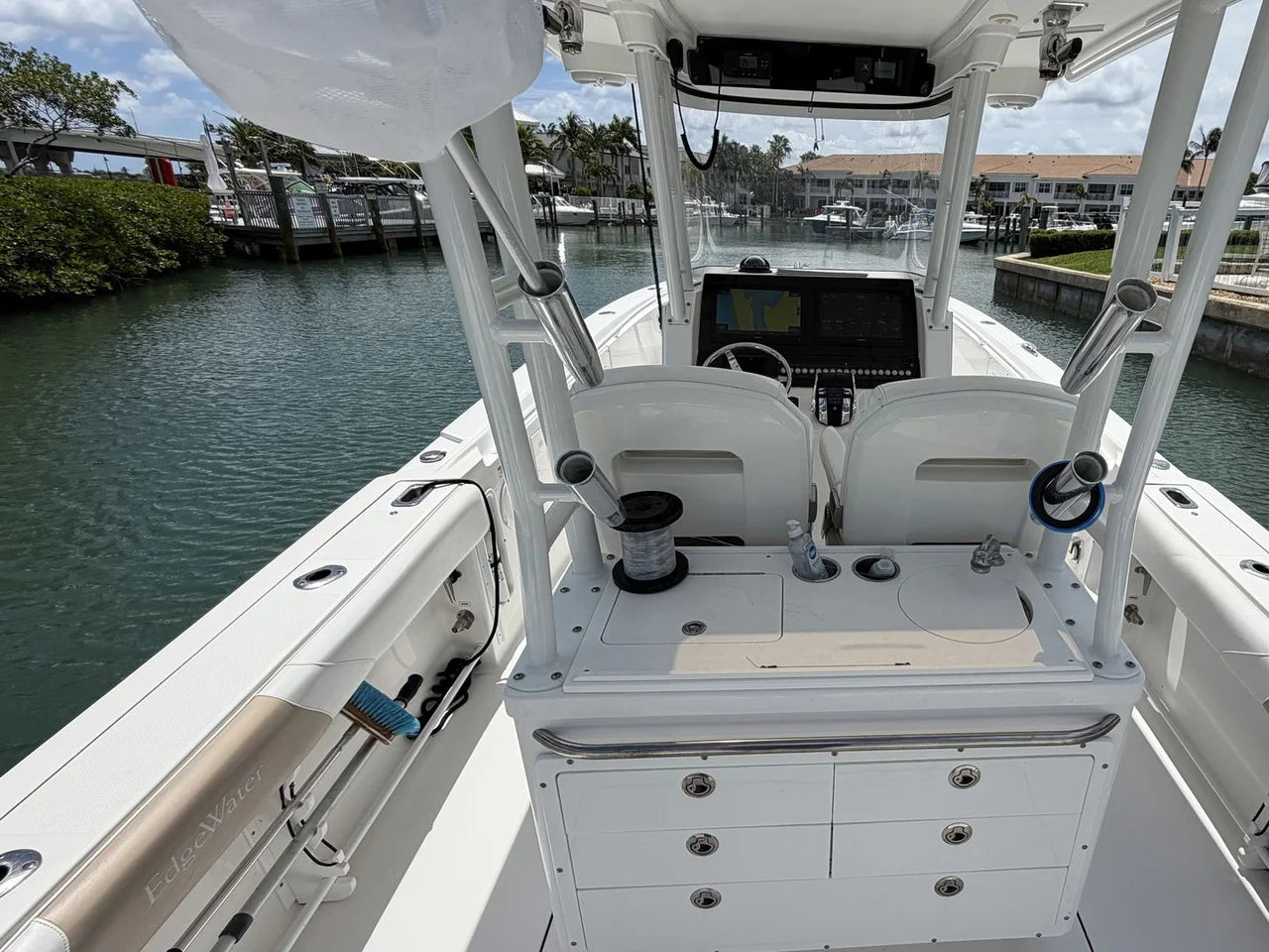 2017 EdgeWater 320 CC 31.0 feet, Jupiter, FL #21