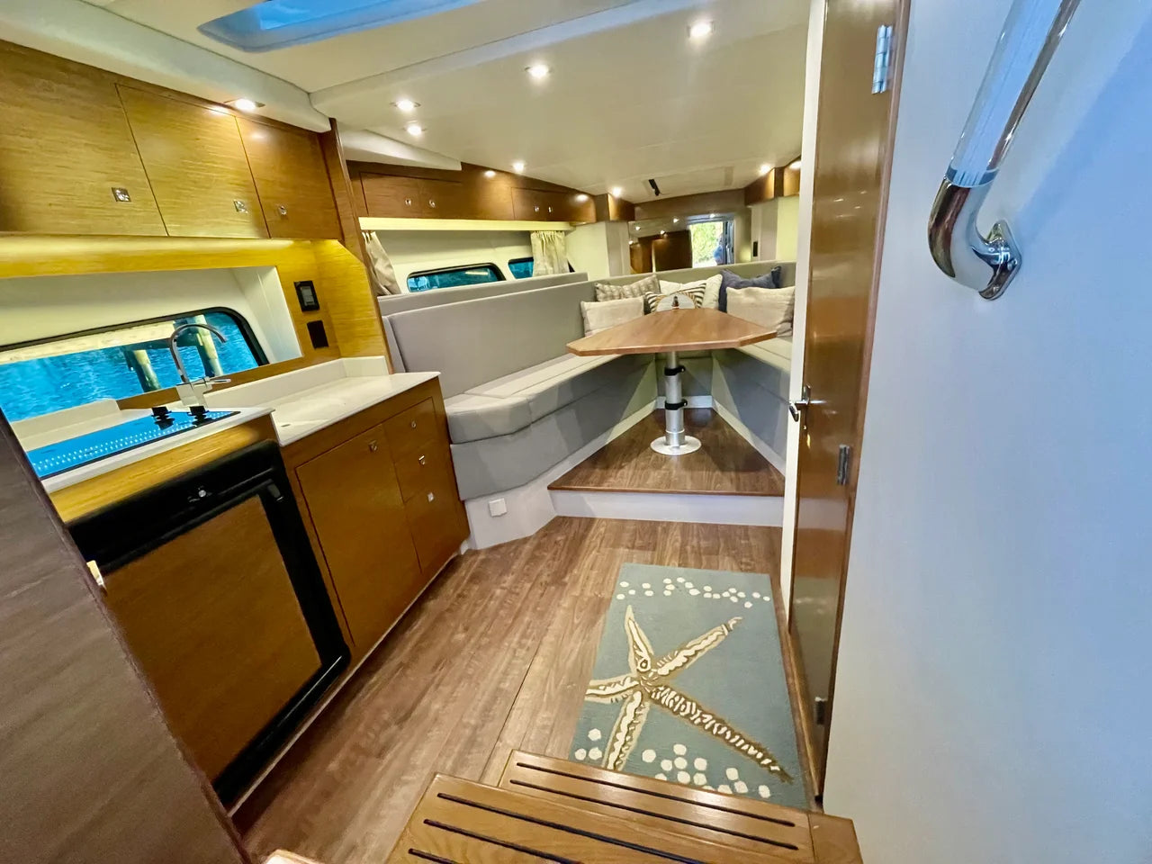 2016 Cruisers Yachts 390 EXPRESS COUPE 39.0 feet, Stuart, FL #23