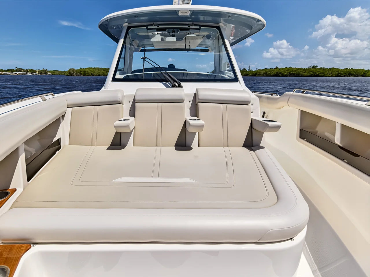 2025 Boston Whaler 350 REALM 35.0 feet, Stuart, Florida #41