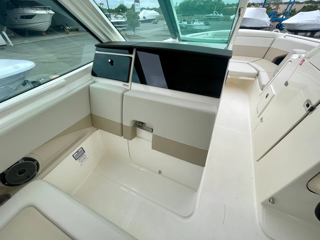 2027 Boston Whaler 280 Vantage 27.0 feet, Danvers, Massachusetts #25