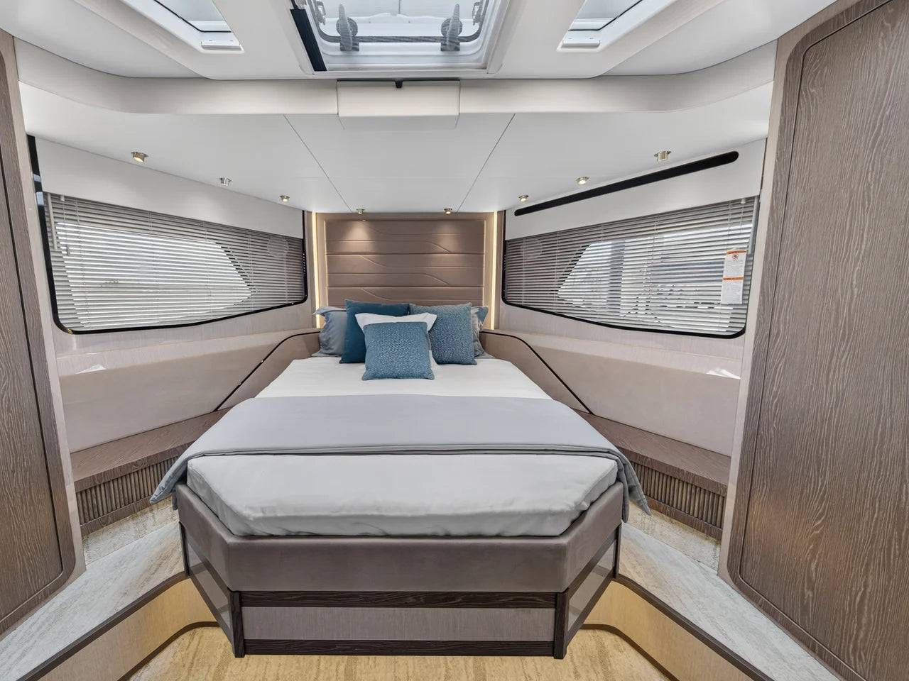 2026 Cruisers Yachts 57 FLY 57.0 feet, Stuart, Florida #16