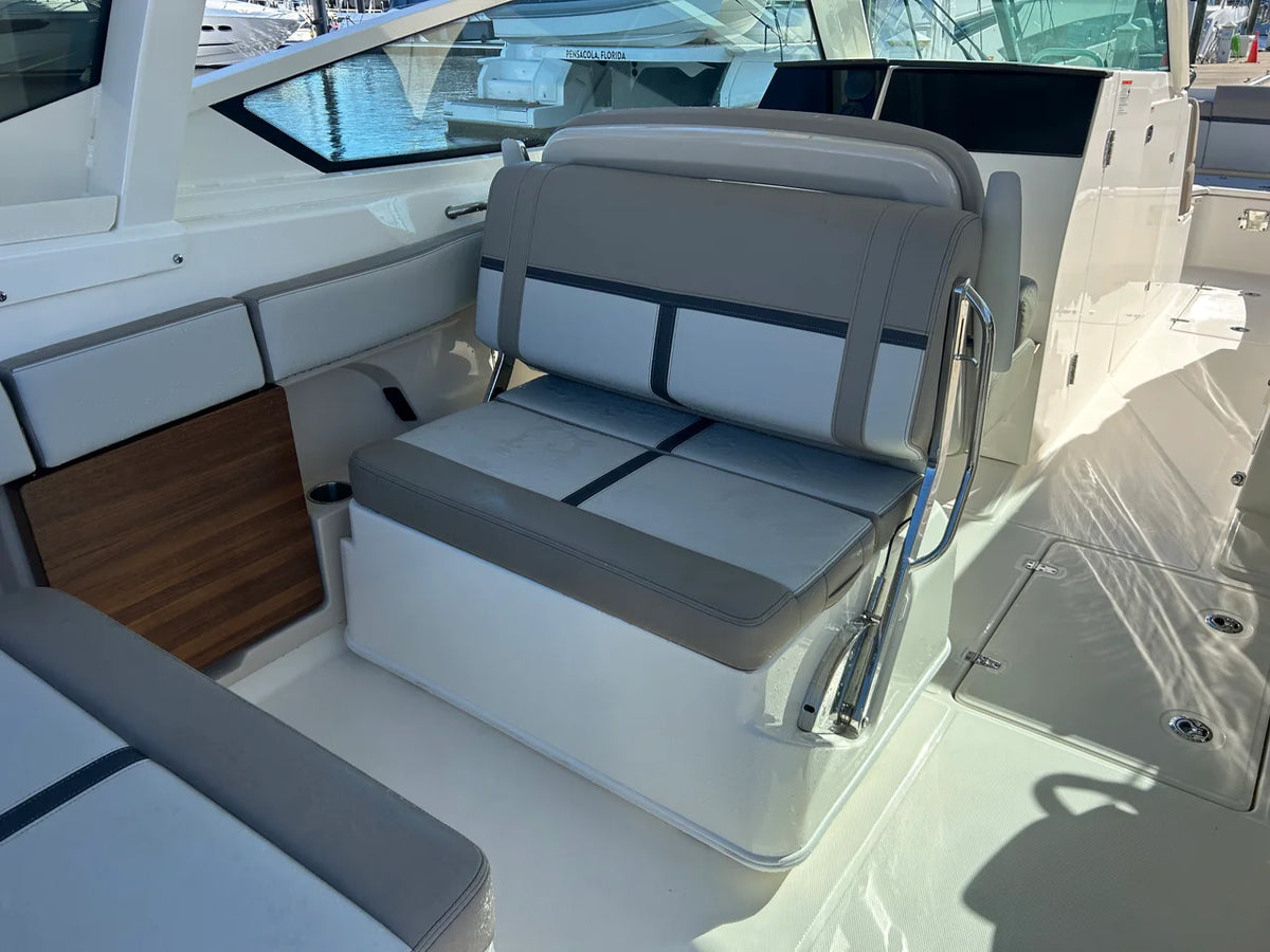 2027 Boston Whaler 330 Vantage 33.0 feet, Pensacola, Florida #15