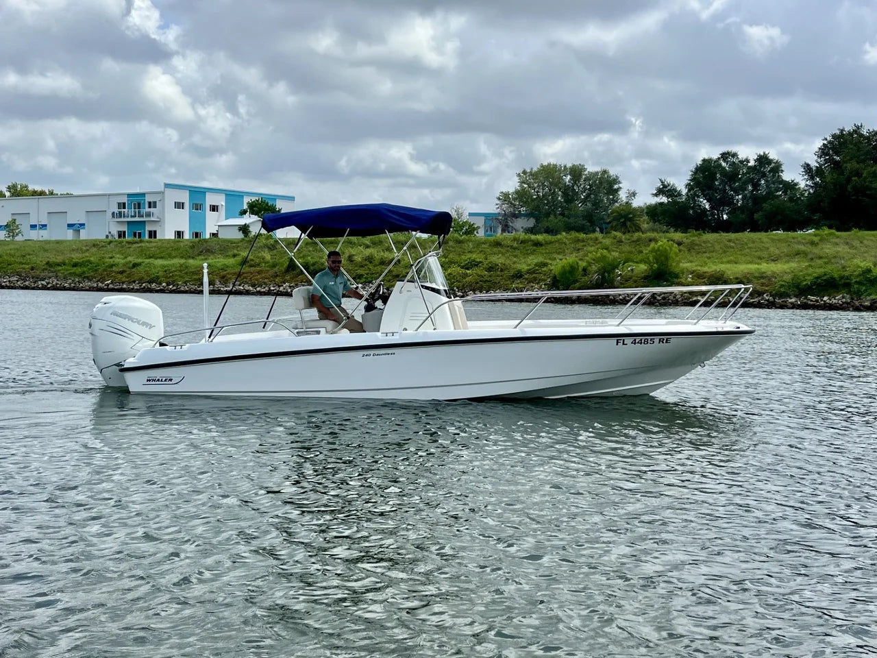 2017 Boston Whaler 240 DAUNTLESS 23.0 feet, Venice, Florida #1