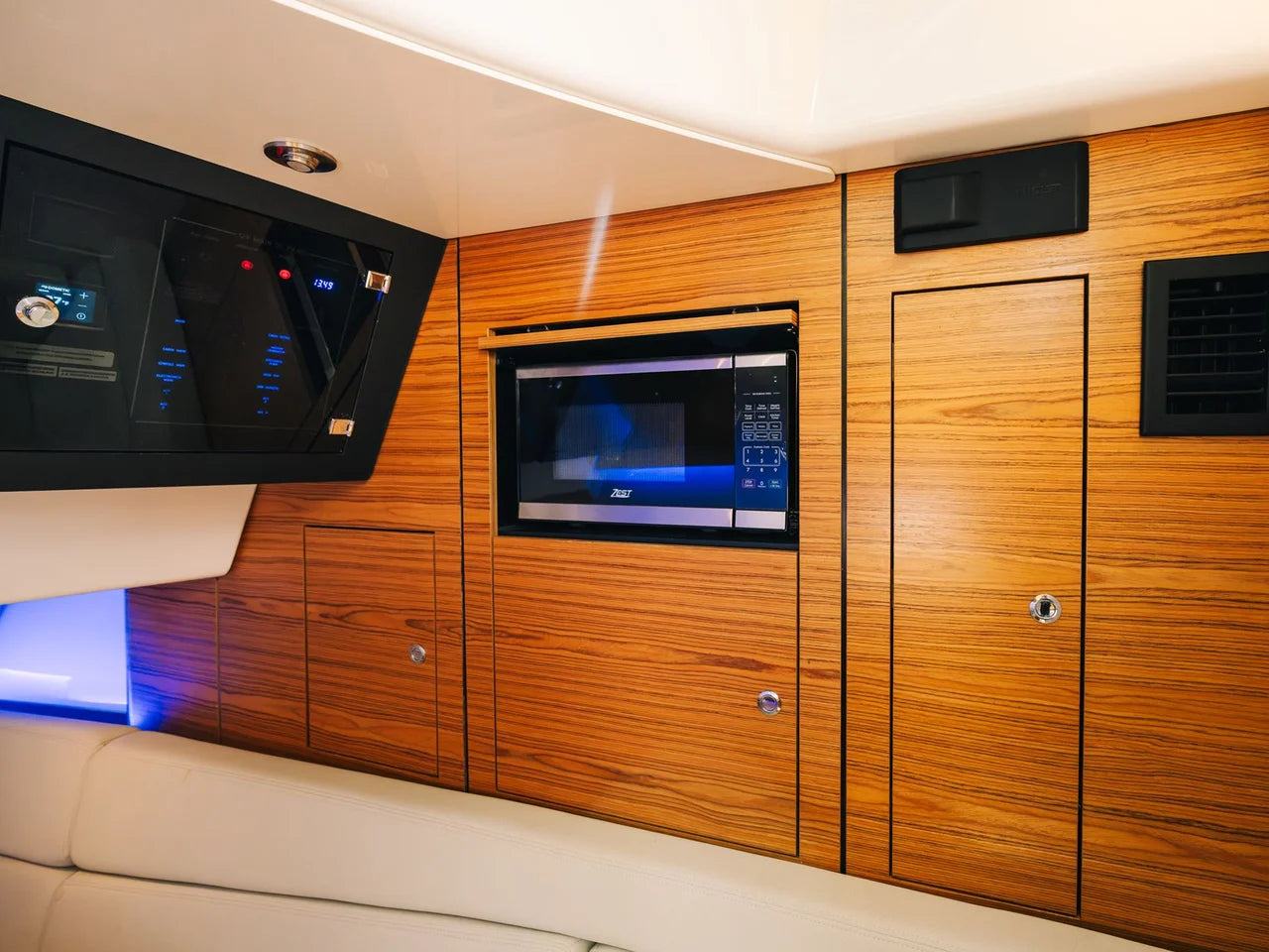 2022 Boston Whaler 380 Realm 38.0 feet, Charleston, SC #19