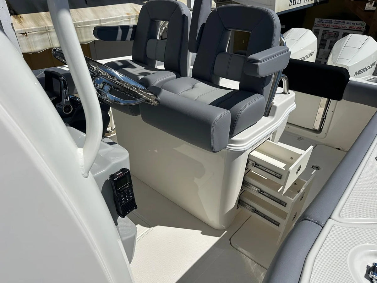 2027 Boston Whaler 250 Outrage 25.0 feet, Key Largo, FL #12