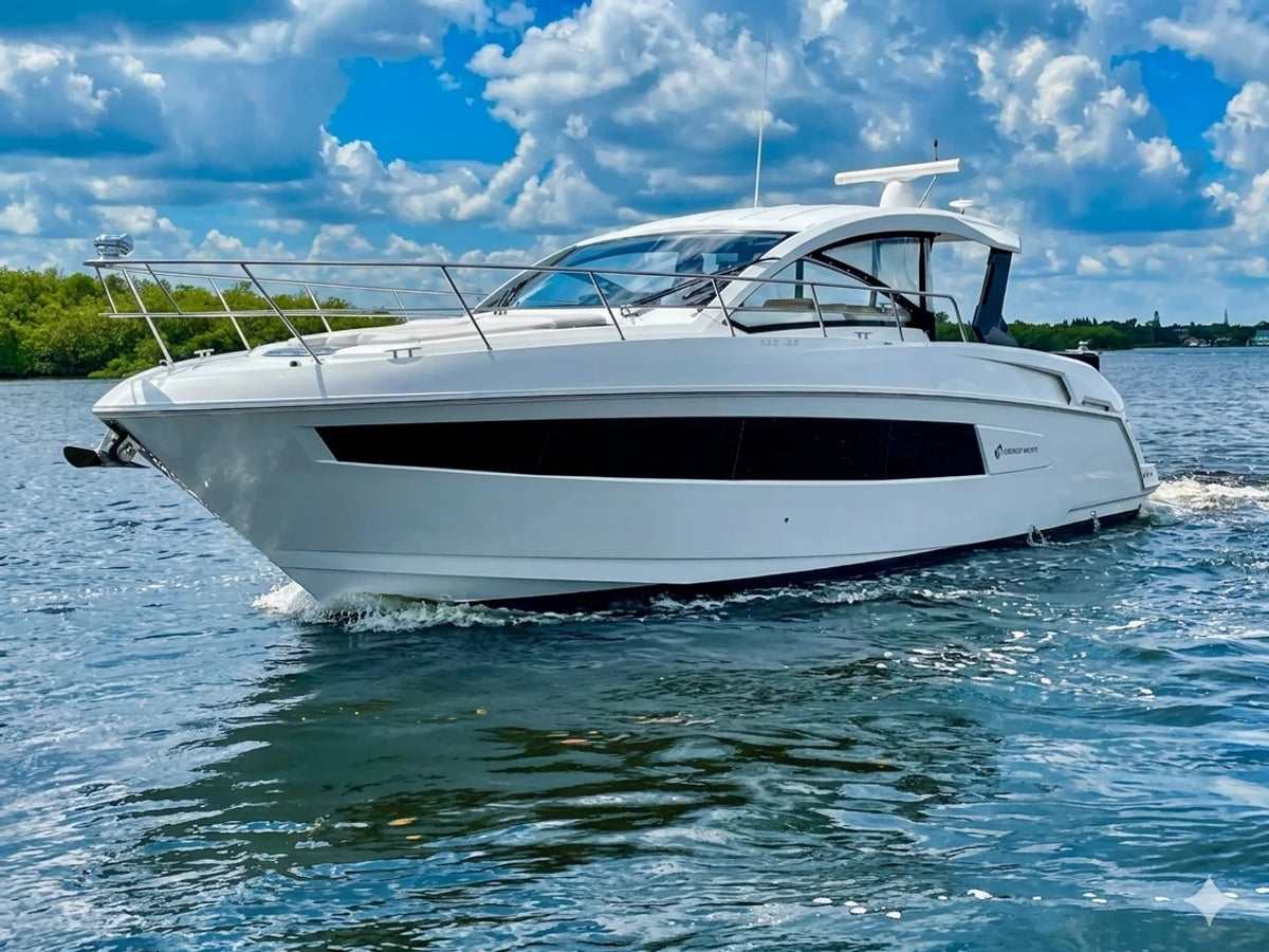 2016 Cruisers Yachts 390 EXPRESS COUPE 39.0 feet, Stuart, FL #3