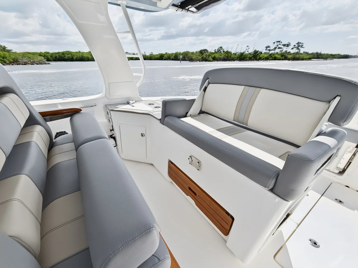 2025 Boston Whaler 350 REALM 35.0 feet, Stuart, Florida #66