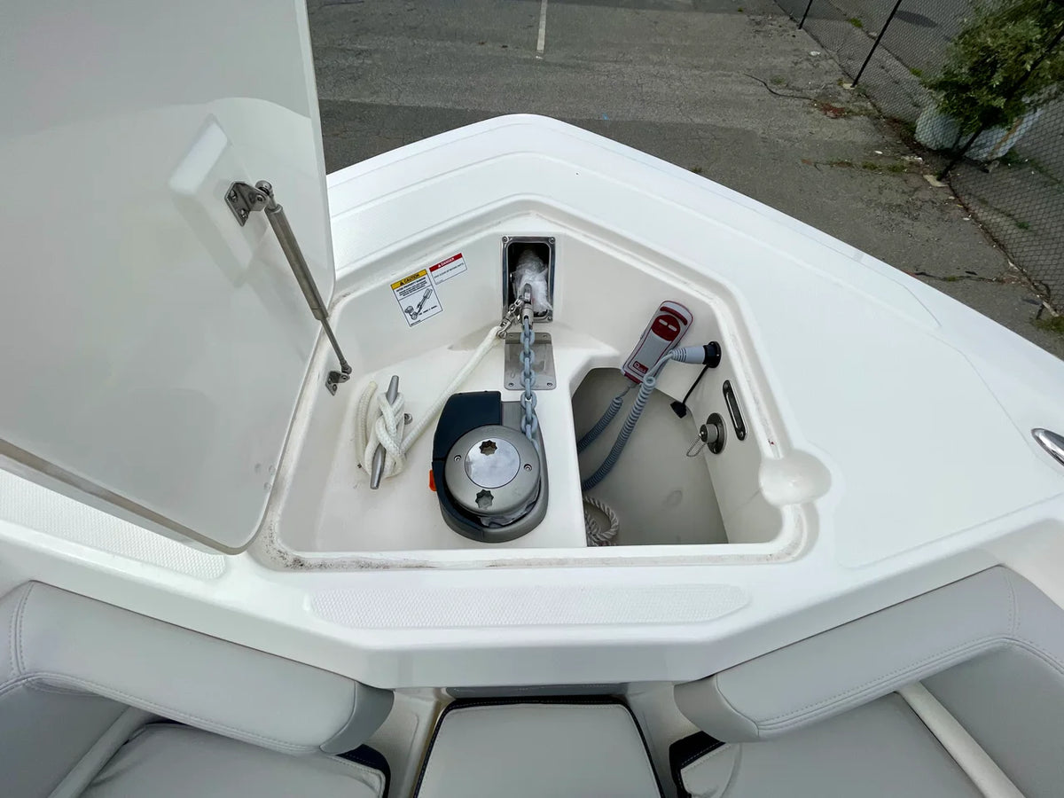2027 Boston Whaler 330 Outrage 33.0 feet, Danvers, Massachusetts #22
