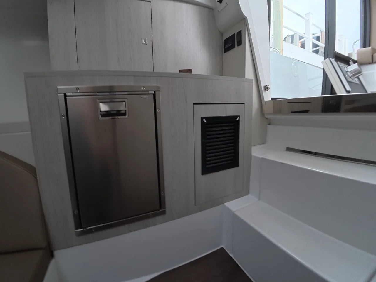 2026 Cruisers Yachts 38 VTR EC 38.0 feet, Somers Point, New Jersey #41