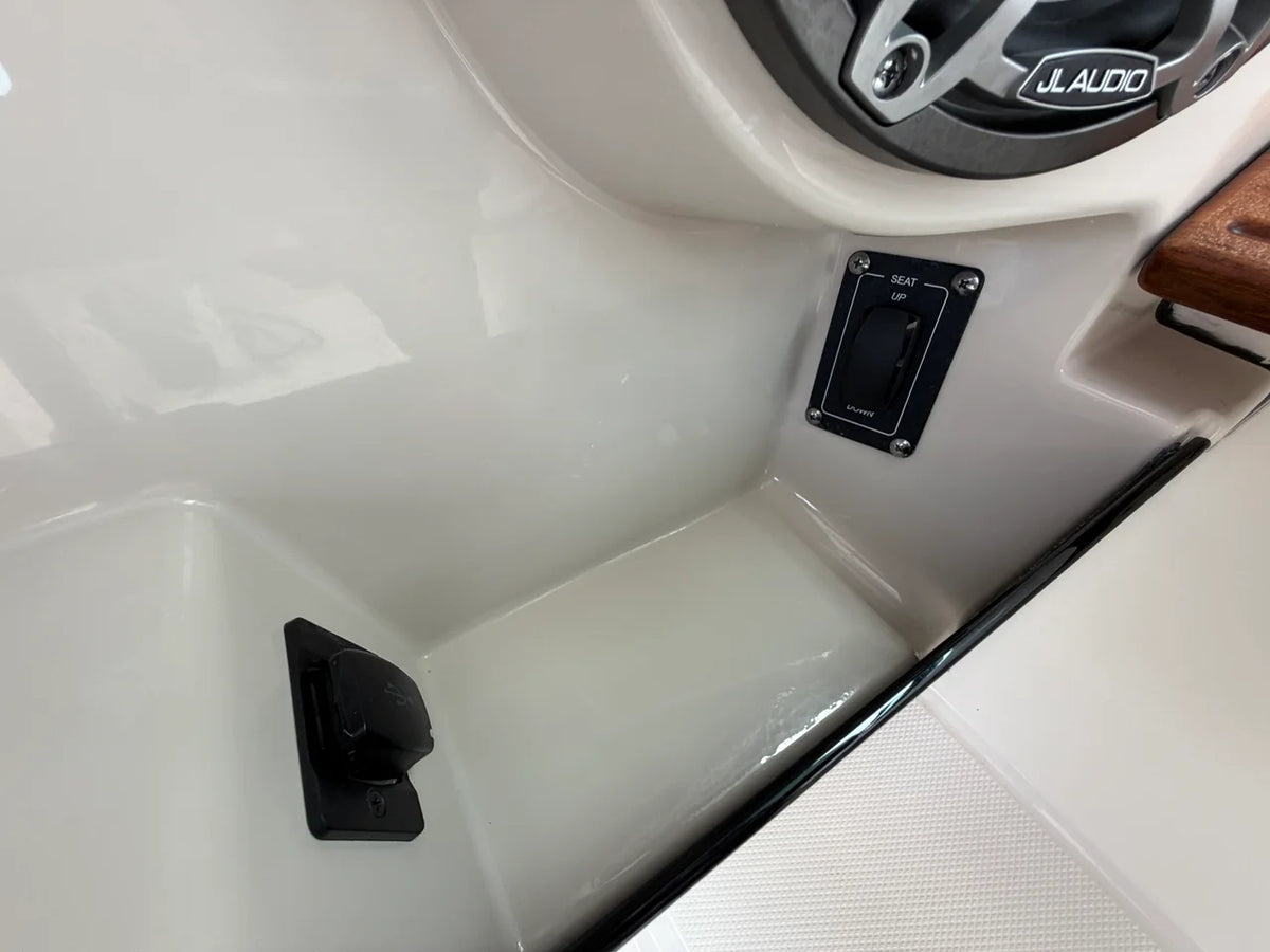 2026 Boston Whaler 330 Vantage 33.0 feet, Charleston, SC #37