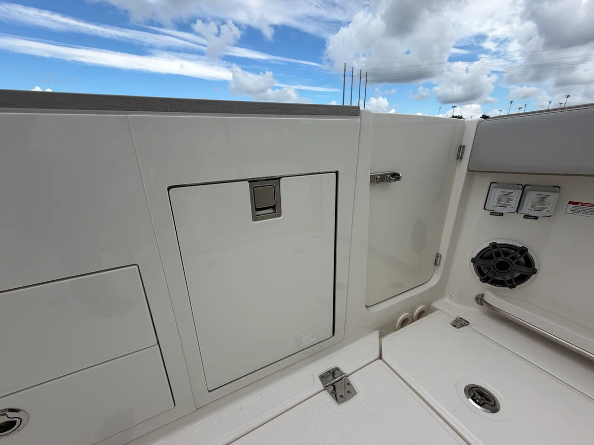 2026 Boston Whaler 330 Vantage 33.0 feet, Charleston, SC #15