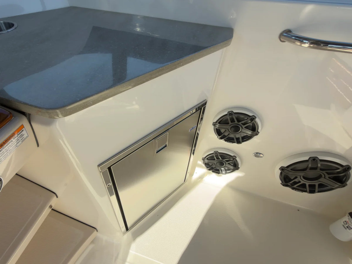 2025 Boston Whaler 350 REALM 35.0 feet, Greenwich, CT #22
