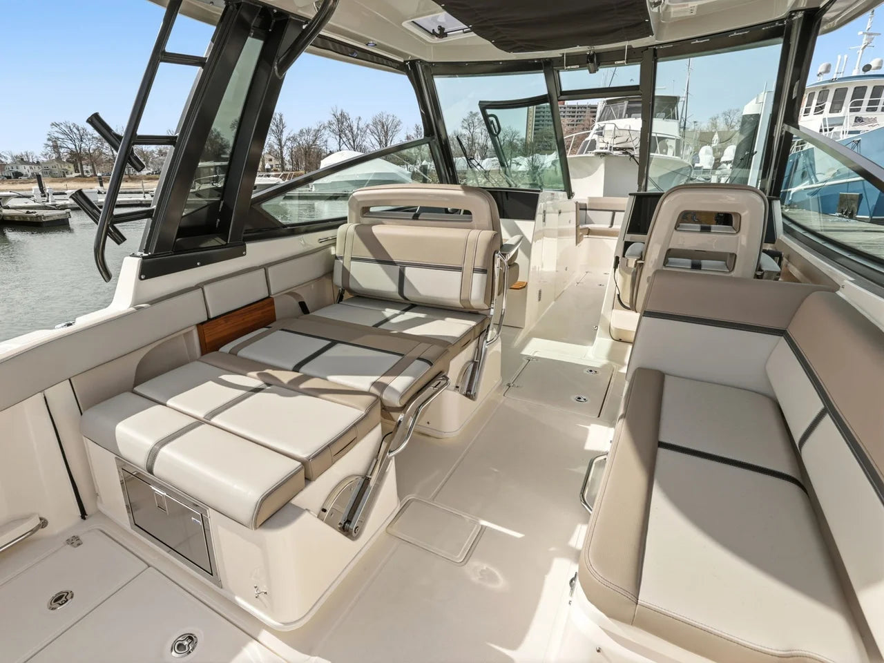 2026 Boston Whaler 330 Vantage 33.0 feet, Quincy, MA #10