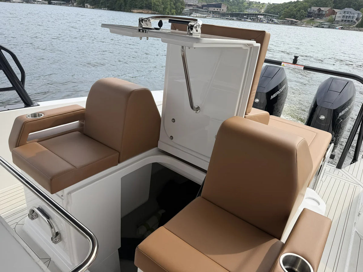 2027 Cruisers Yachts 38 VTR 38.0 feet, Lake Ozark, MO #24