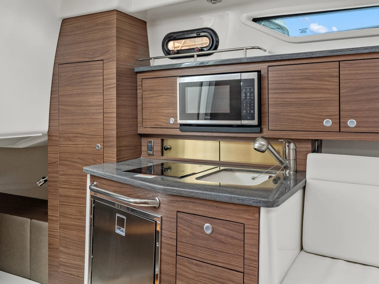 2026 Boston Whaler 325 Conquest 32.0 feet, Quincy, MA #34