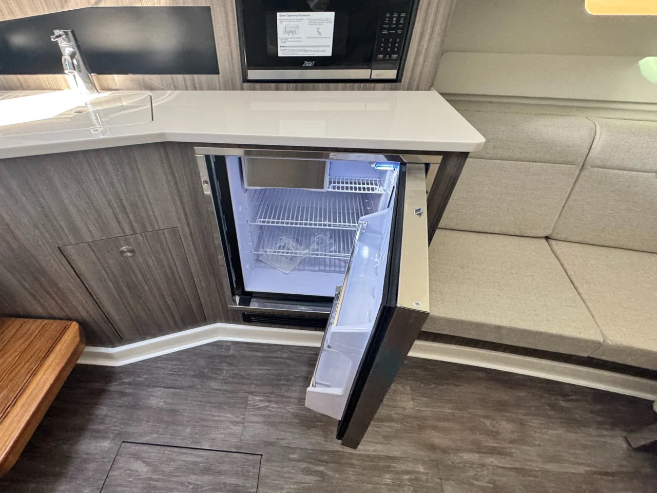 2026 Sea Ray Sundancer 370 Outboard 37.0 feet, Huntington, NY #24