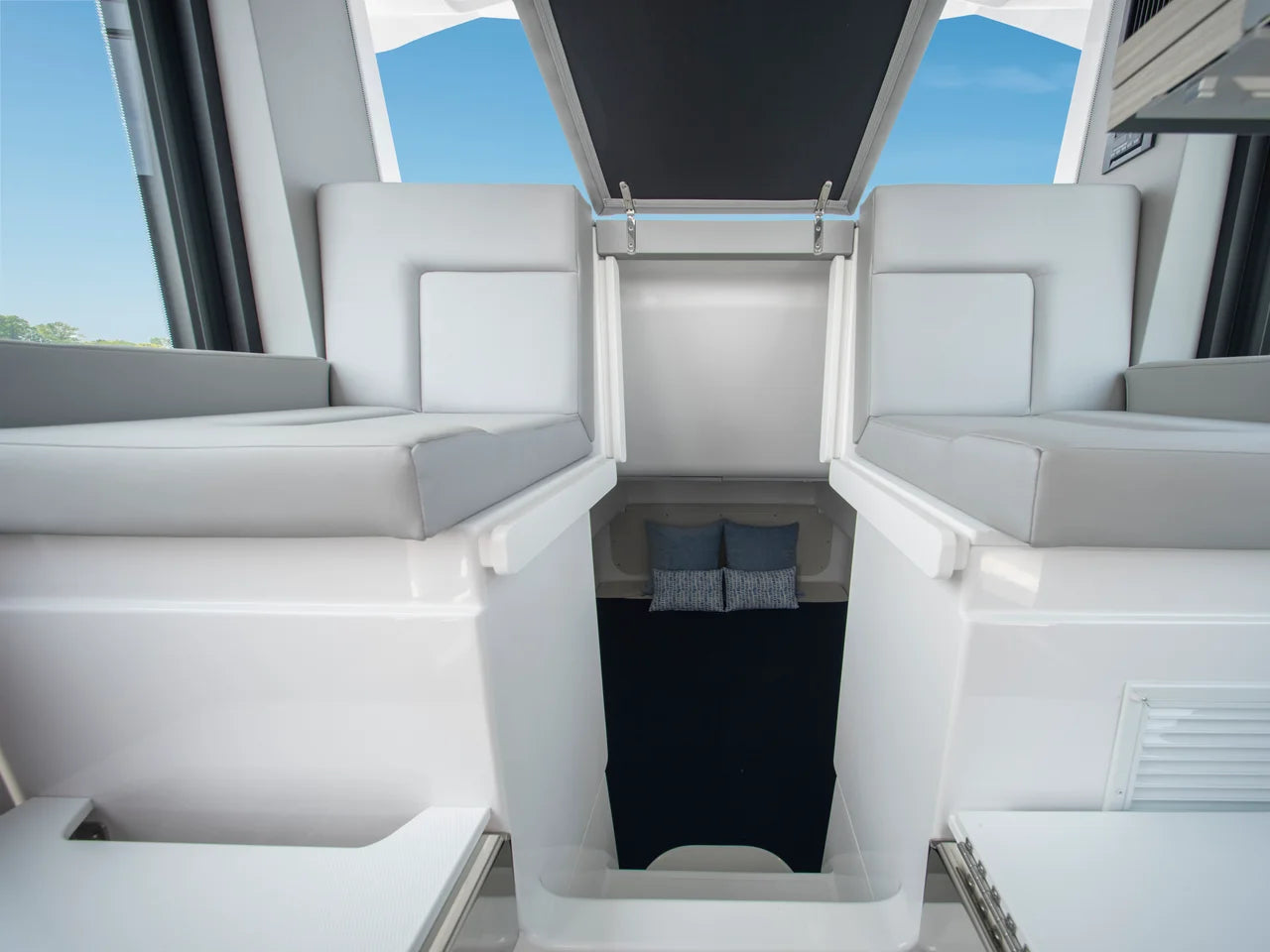 2026 Cruisers Yachts 38 VTR EC 38.0 feet, Quincy, MA #19