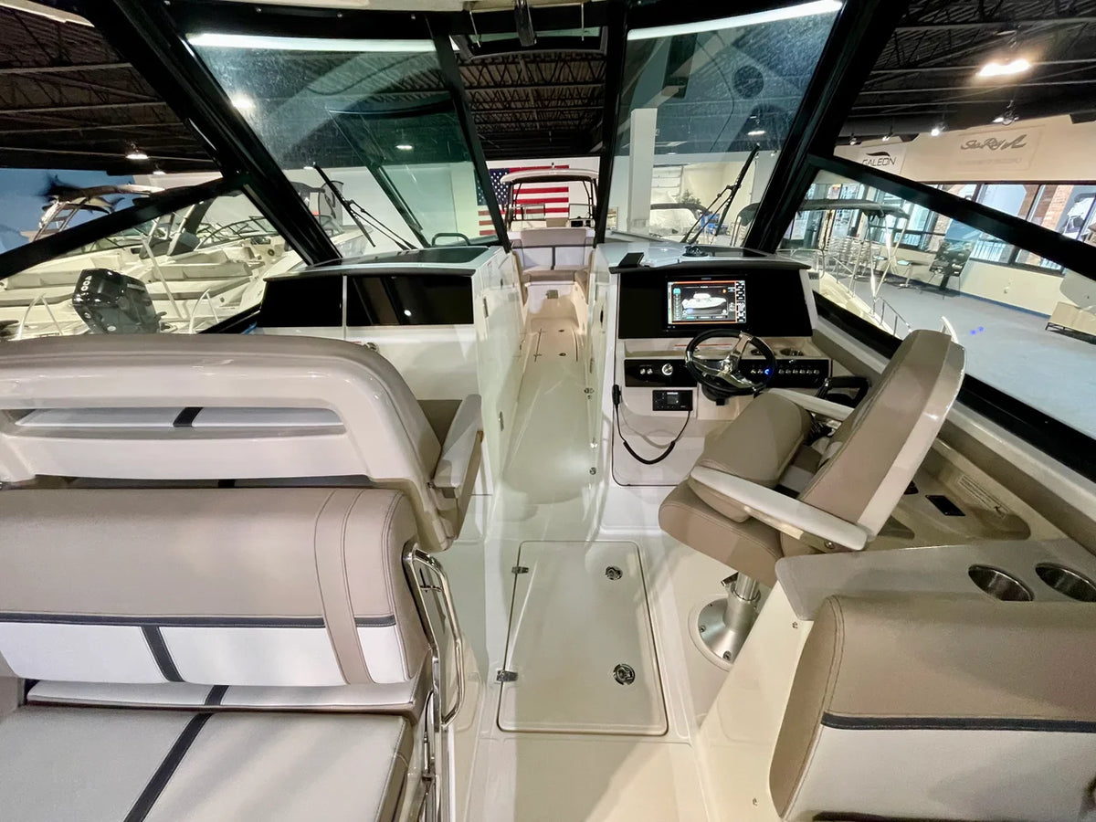 2026 Boston Whaler 330 Vantage 33.0 feet, Danvers, Massachusetts #14
