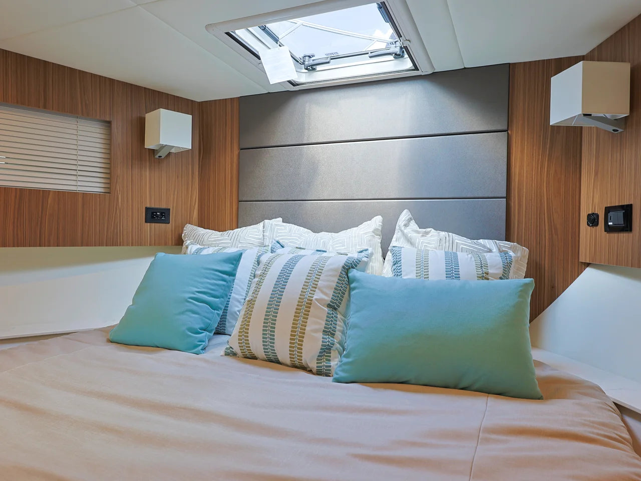 2026 Cruisers Yachts 42 Cantius 42.0 feet, Seabrook, TX #25