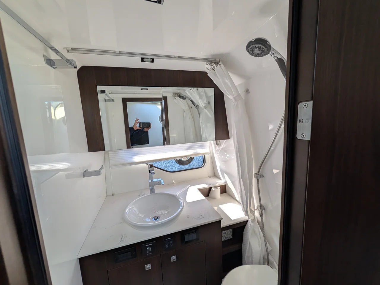 2024 Cruisers Yachts 38 GLS-OB 38.0 feet, Grasonville, MD #45