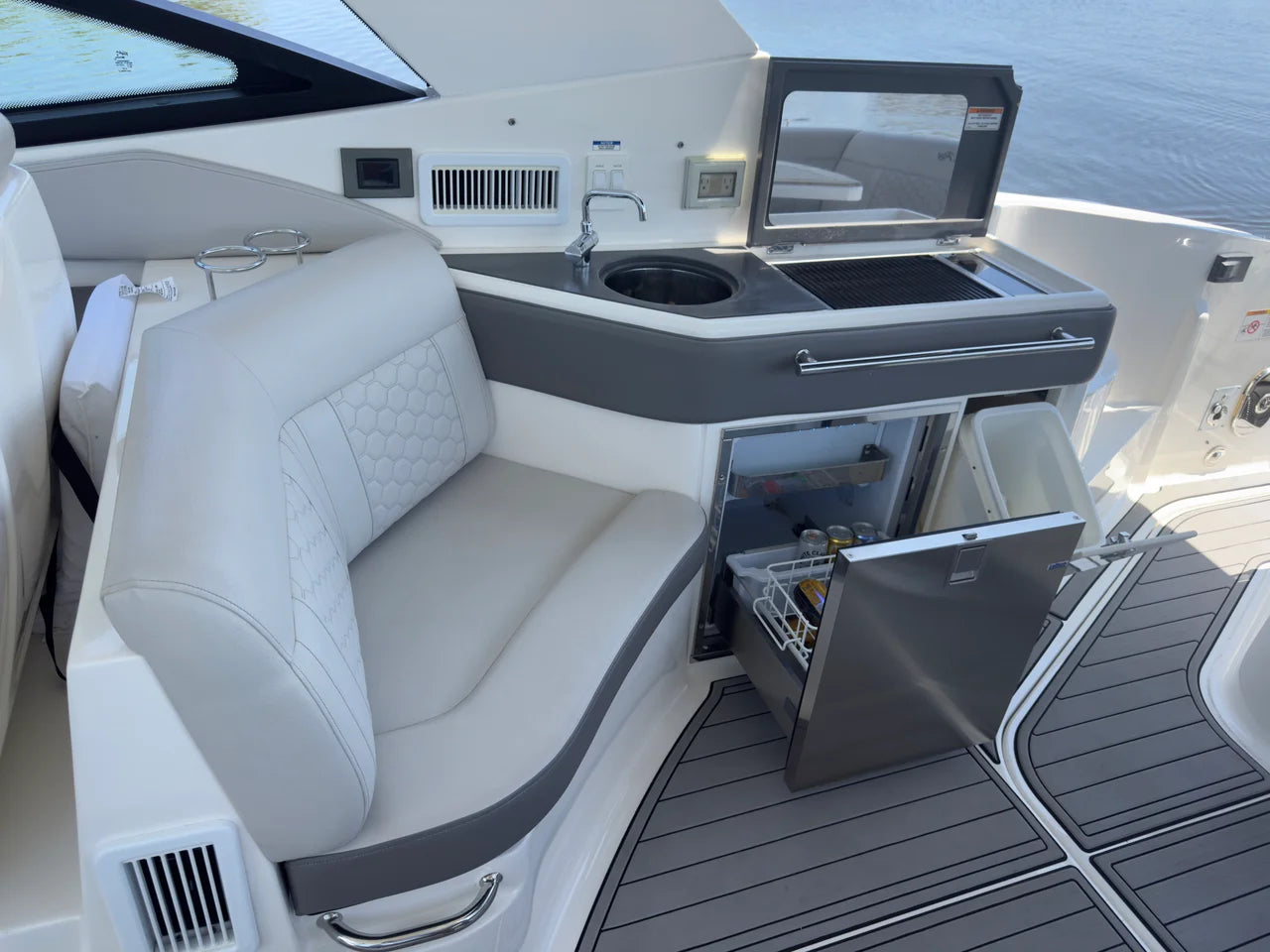 2021 Sea Ray 320 SUNDANCER OB 32.0 feet, Norwalk, Connecticut #43