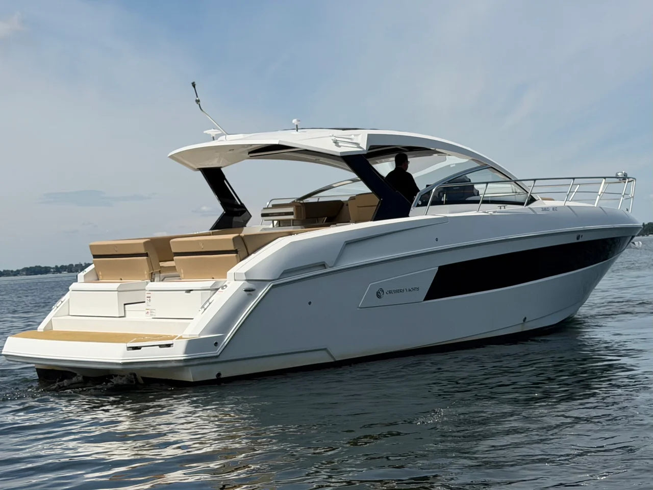 2015 Cruisers Yachts 390 EXPRESS COUPE 39.0 feet, Excelsior, Minnesota #6
