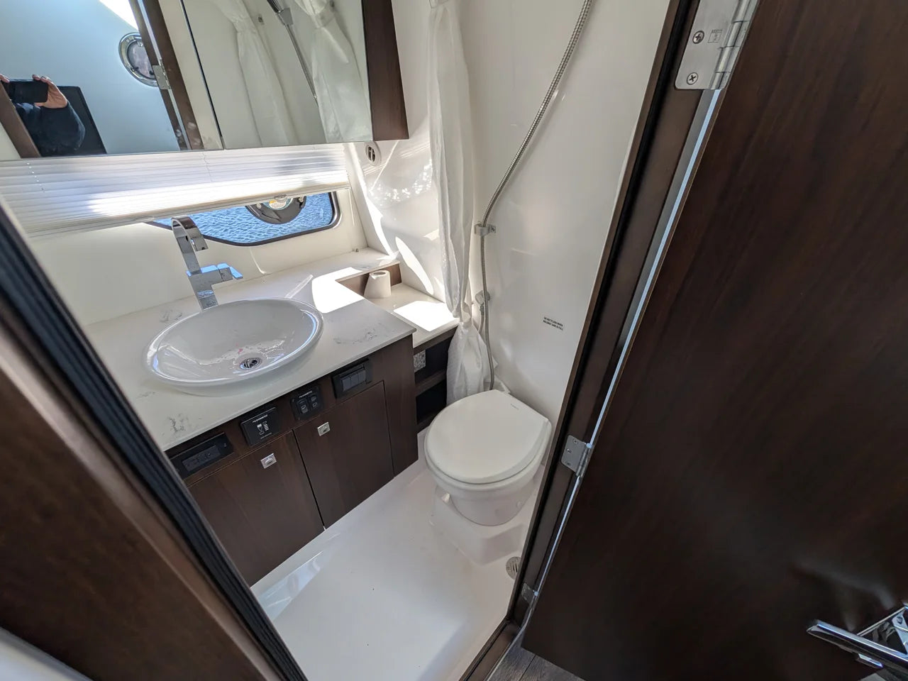 2024 Cruisers Yachts 38 GLS-OB 38.0 feet, Grasonville, MD #44