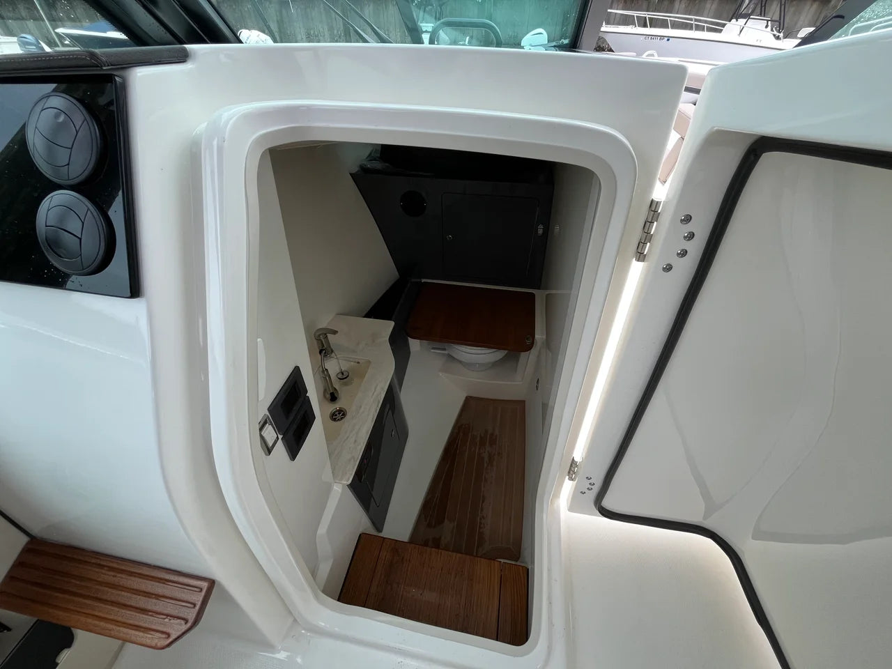 2026 Boston Whaler 330 Vantage 33.0 feet, Norwalk, Connecticut #30