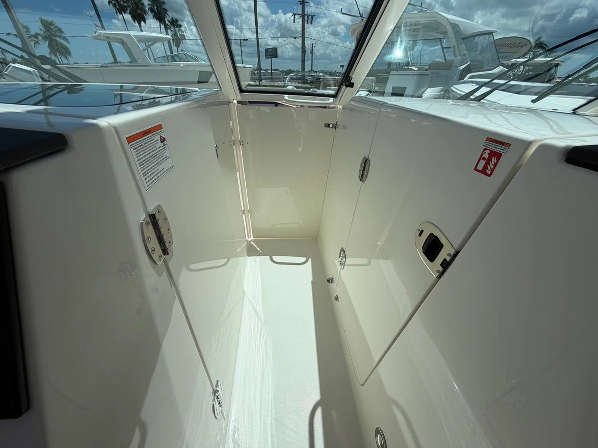 2027 Boston Whaler 330 Vantage 33.0 feet, Stuart, Florida #31