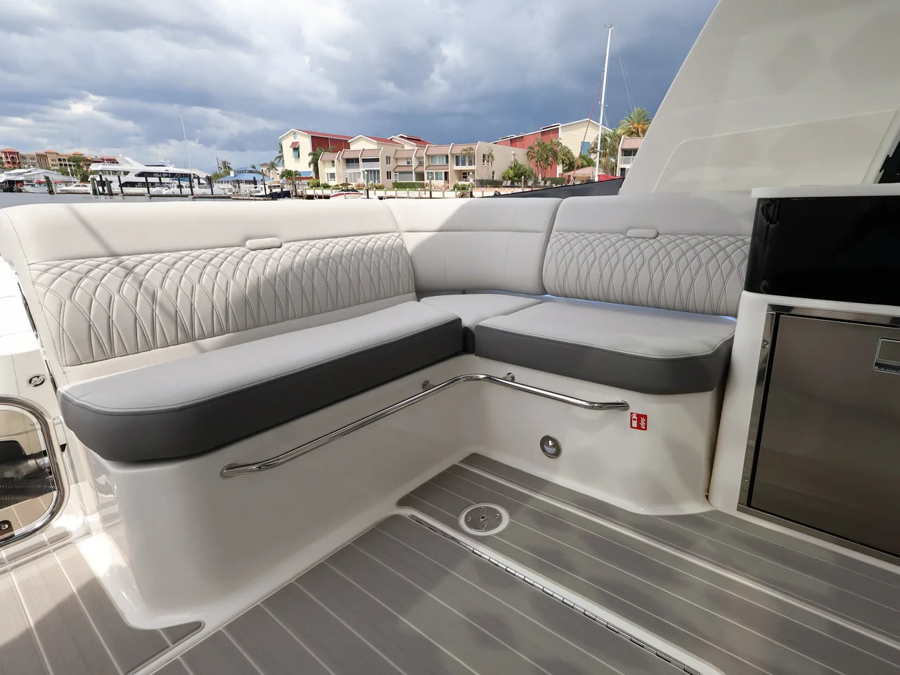 2026 Sea Ray Sundancer 370 Outboard 37.0 feet, Naples, Florida #38