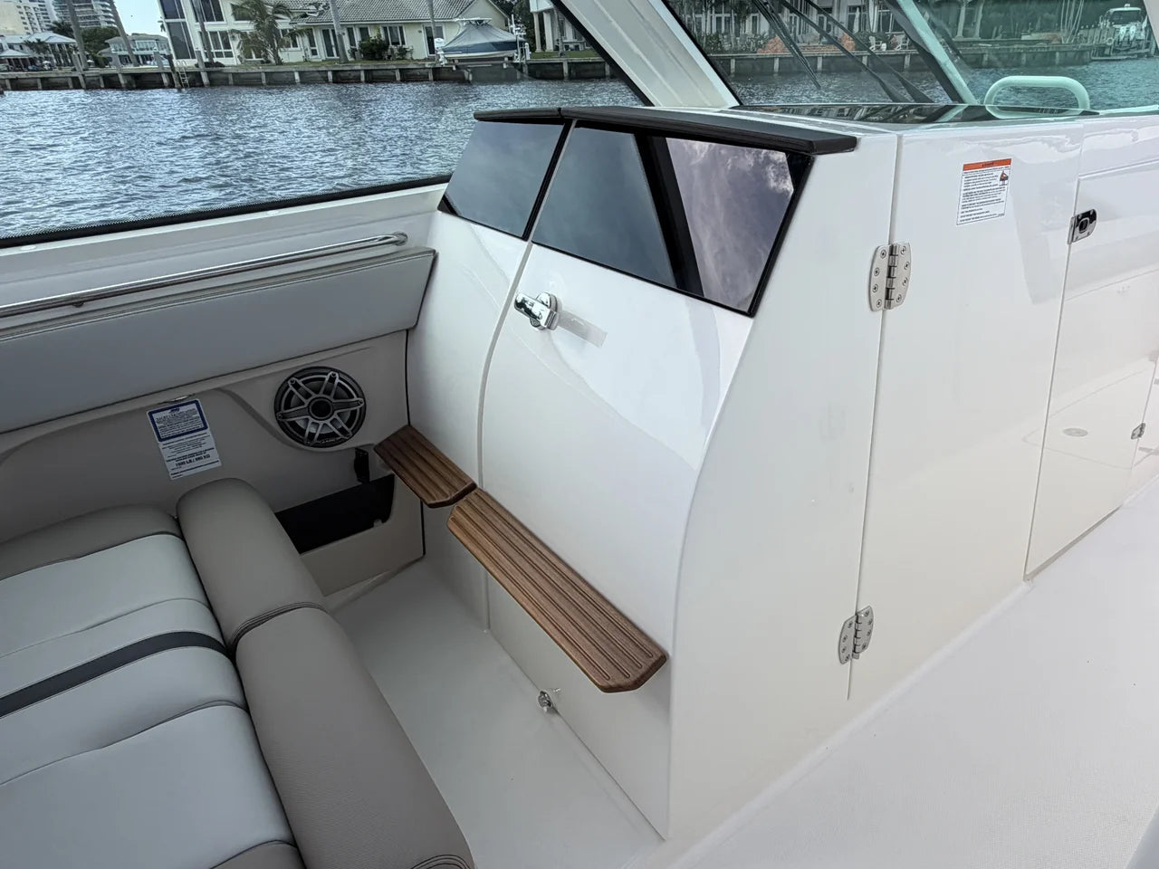2027 Boston Whaler 330 Vantage 33.0 feet, Pompano Beach, Florida #47
