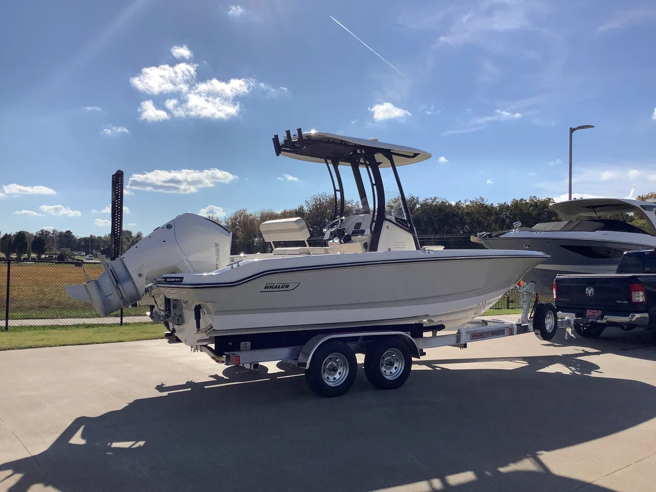 2026 Boston Whaler 220 Dauntless 22.0 feet, Monkey Island, OK #4