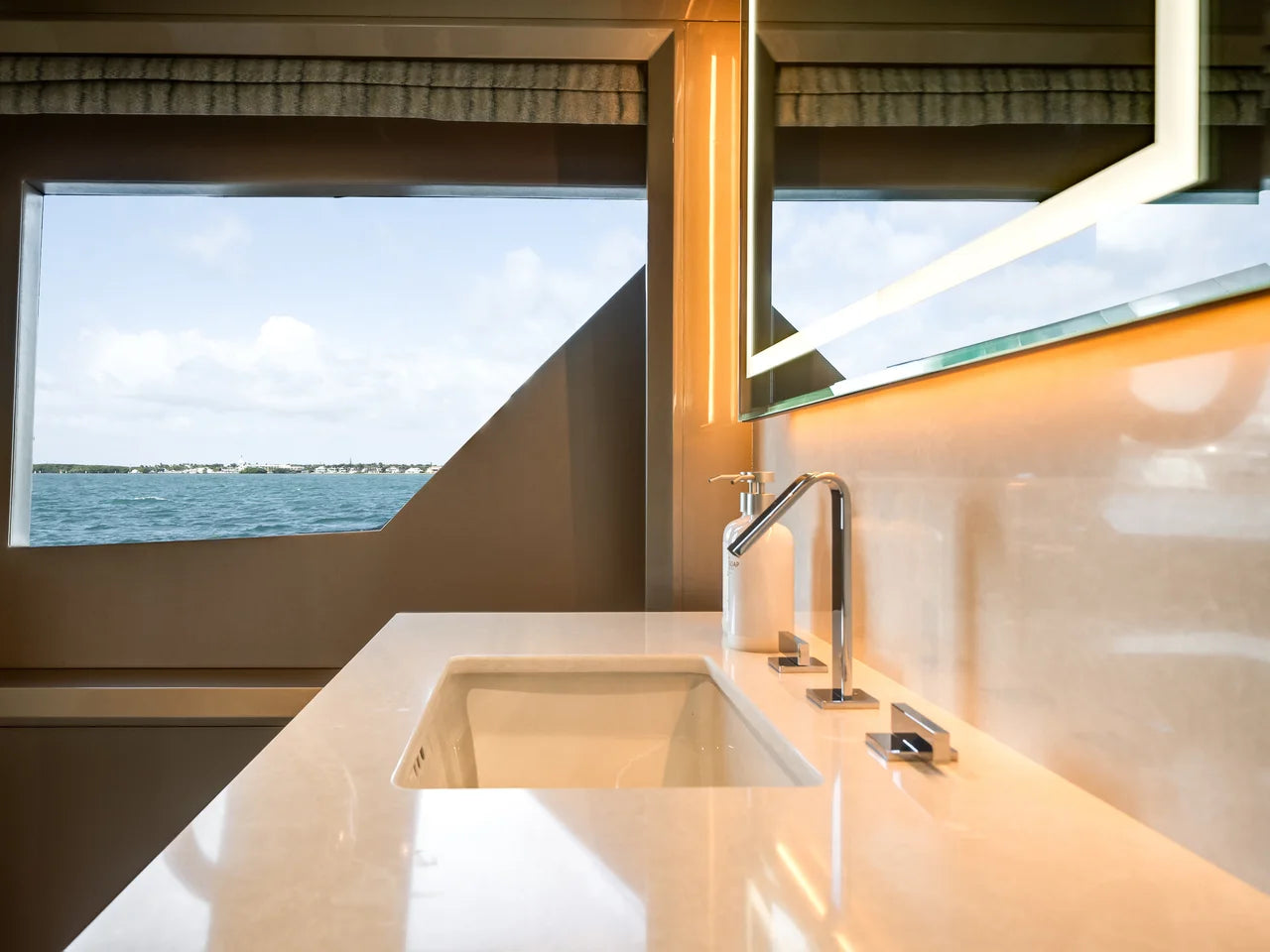 2023 Ocean Alexander 27R 88.0 feet, Ocean Reef, FL #51