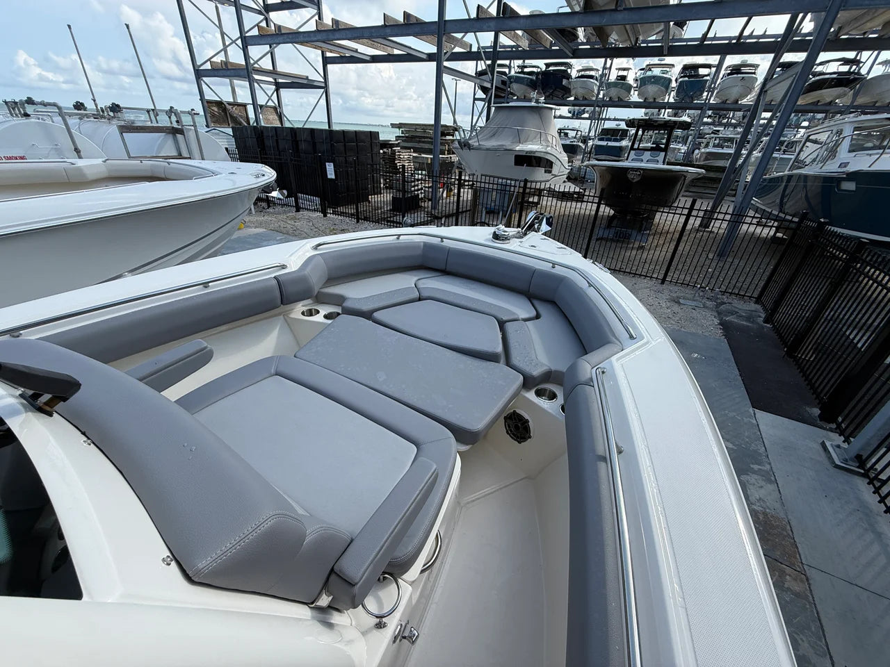 2027 Boston Whaler 250 Outrage 25.0 feet, Sarasota, FL #9