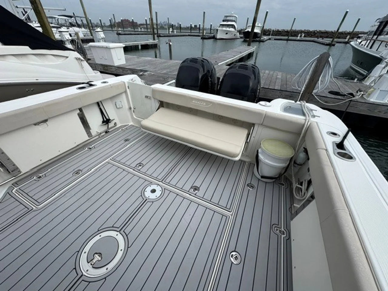 2016 Boston Whaler 315 CONQUEST 31.0 feet, Quincy, MA #9