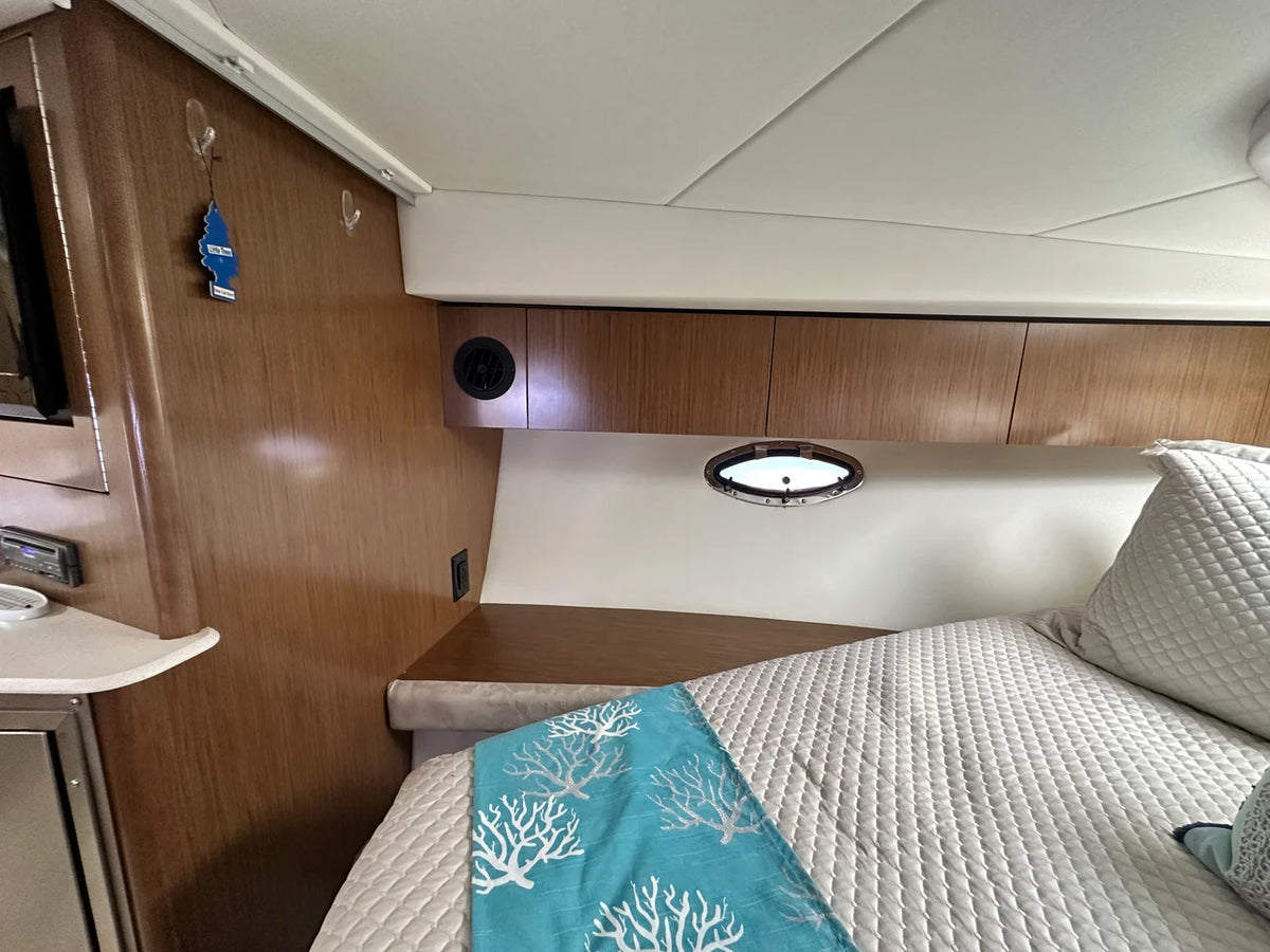 2014 Cruisers Yachts 380 EXPRESS 38.0 feet, Danvers, Massachusetts #25